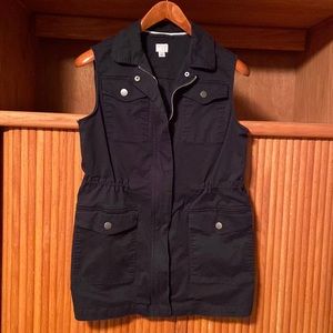 “a new day” black vest with pockets, front zipper & snap closure